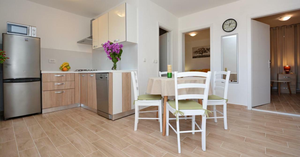 Apartmani Cesarec Basina Exteriör bild