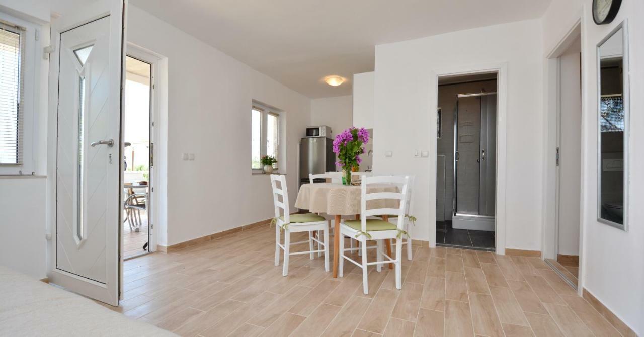 Apartmani Cesarec Basina Exteriör bild